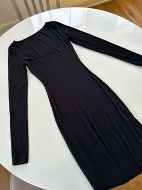 Black ribbed maxi dress